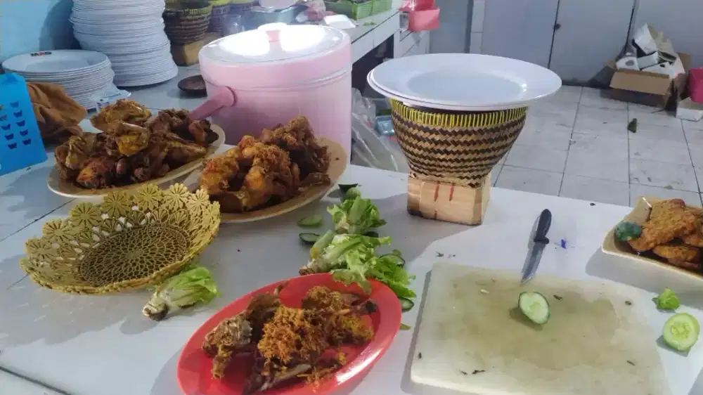 Dicari karyawan untuk jaga ayam penyet