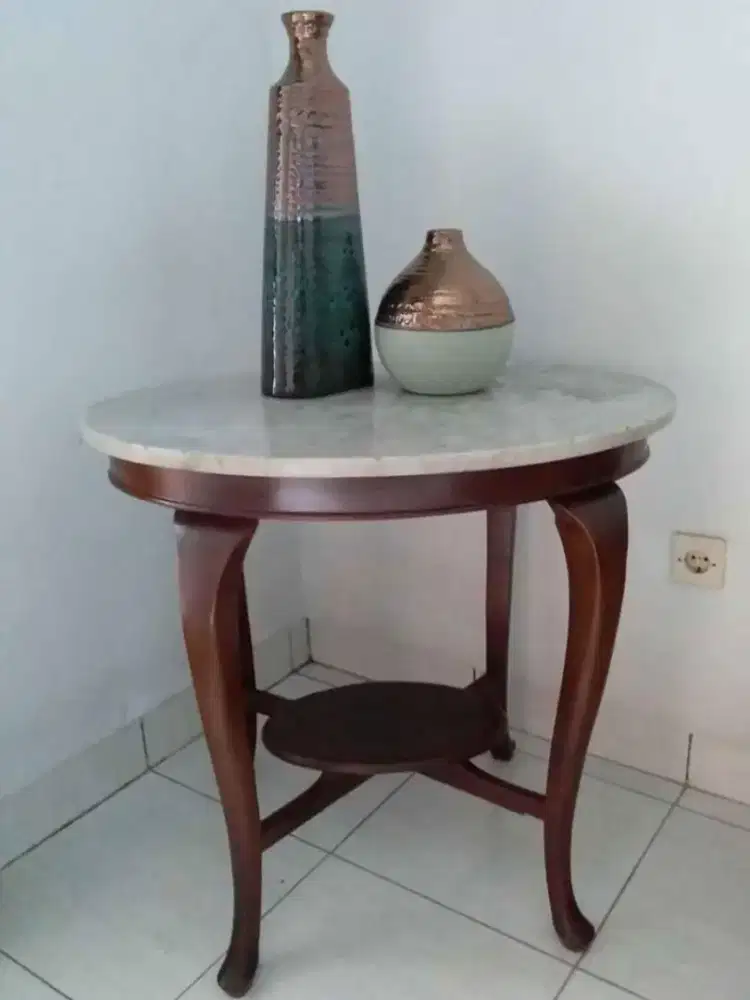 Meja marmer oval tua Batavia