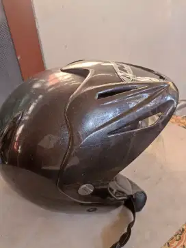 Helm bekas dan baru. Tas baru bagus sesuai foto.