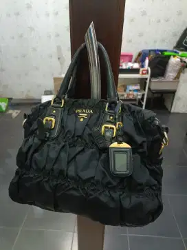 Preloved PRADA GAUFREE TOTE TWO WAYS BAG NYLON BLACK - Original 100%
