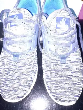 Sneakers cowok merk Ardiles. Size 43