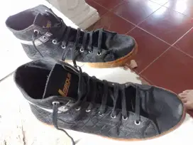 Sepatu League sz 42/43