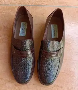 Sepatu Kulit Maroon