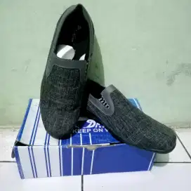 Sepatu dr kevin casual pria