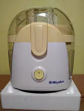 Miyako Juicer JE 607