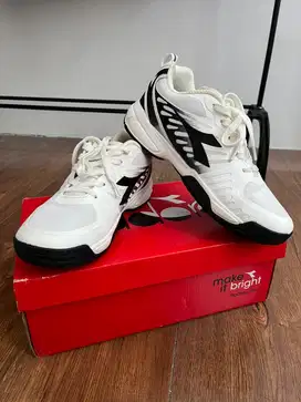 Sepatu Diadora Sport