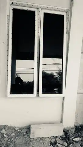 Jendela aluminium kaca dan sekat kaca