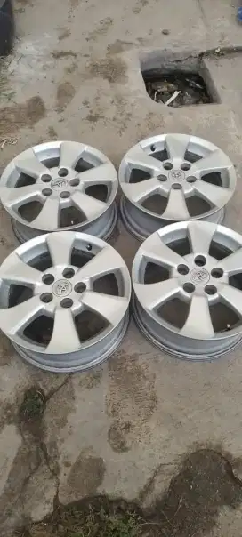 Dijual velg alphard  ukuran 16 ( 4pcs) 1 set
Kondisi mulus ori