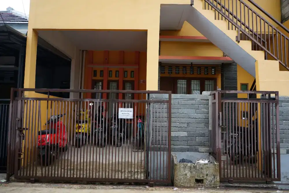 Di Jual Rumah + Kost 2 Lt Perum Permata buah batu