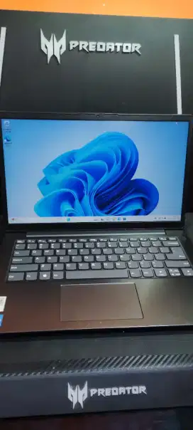 Lenovo V14 G2-ITL

Core i3 gen 11
Ram 4gb 
Ssd 240gb