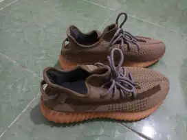 Sepatu second yeezy