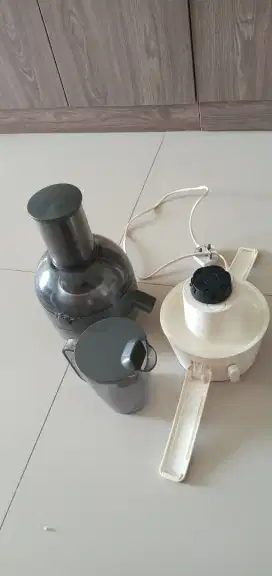 Philips juicer 700 watt