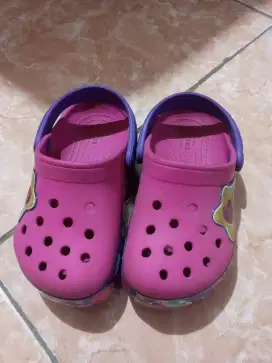 Sendal original crocs