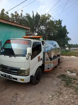 Jasa derek mobil towing mobil dan pengiriman mobil antar kota.