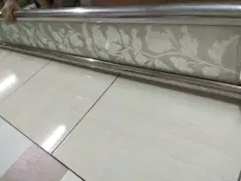 Tiang penyekat kaca