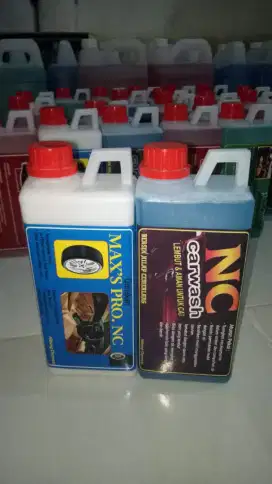 Paketan shampo salju dan semir ban isi 1liter.