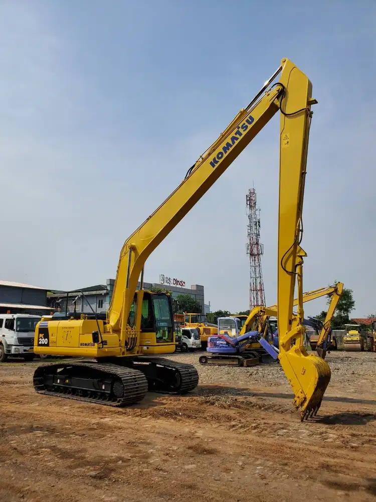 Eksavator Komatsu PC200 LC Longarm 2011 dan 2019