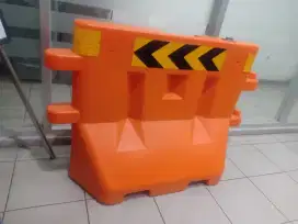 TRAFFIC BLOCK/ROAD BARRIER