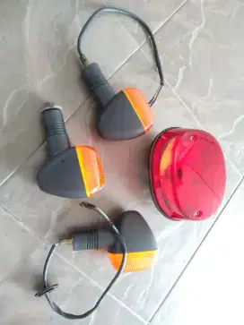 Lampu belakang+ 3 sein Thunder 125 Original