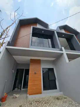 Rumah DIMERUYA JAK-BAR dkt Kebun Jeruk/Puri