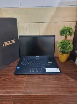 NEW asus 2tahun. celeron. 4gb. ssd 256Gb. termurah