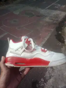 NIKE AIR JORDAN 4