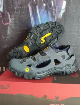 Sepatu sandal gunung hiking outdoor sepatu sepeda. Sendal hiking