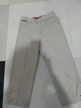 Celana wanita semata kaki