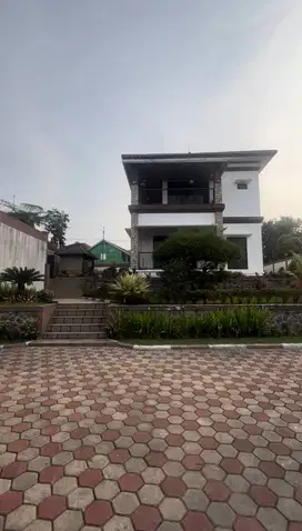 Di jual Villa BU di kaki gunung salak dekat dengan pusat pariwisata