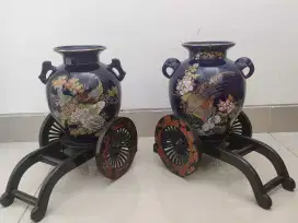 Guci Antik Biru Jepang Gambar Burung Merak