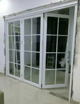 Pintu kaca lipat dan pintu kaca sleding