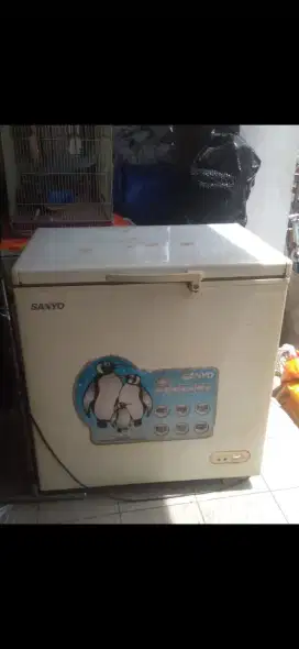 Frezer sanyo 180 liter