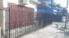 Pintu pagar dorong isian minimalis