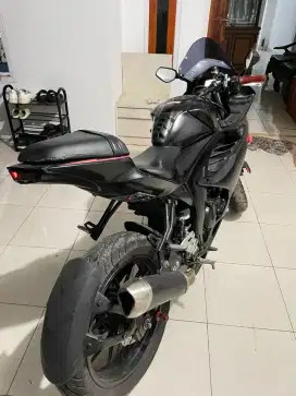 Suzuki gsx r 2017 hitam KM 31.840 rendah