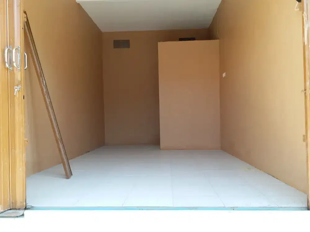 Penjaga kos/ homestay