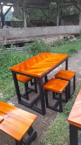 Meja cafe resto dan rumahan