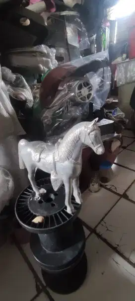 PAJANGAN PATUNG (BARANG ANTIK)