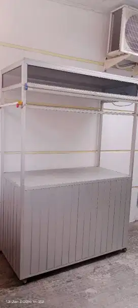 Booth, Etalase buat jualan ( tanpa kaca)