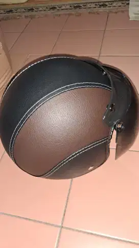 Helm Bogo motif kulit