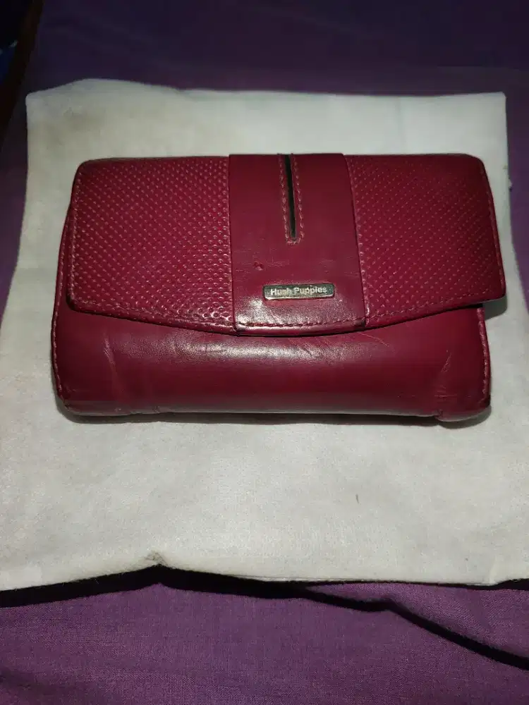 Dompet Hush puppies merah maron