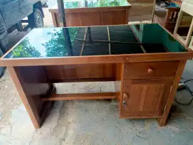 Meja kantor atau meja guru kayu jati