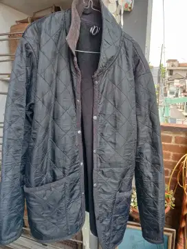 Jaket tebal dalam bulu, warna hitam