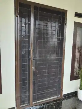 Pintu pengaman+ram nyamuk