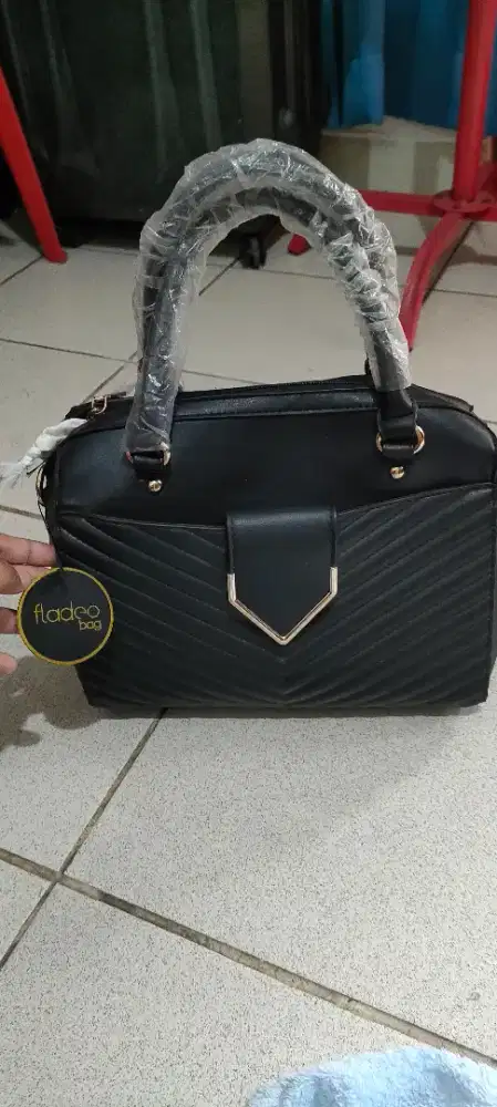 Tas hitam fladeo