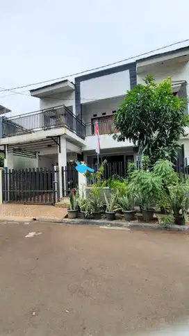 Dijual Rumah Hoek di Kelapa Gading 2 Lantai Hadap Timur dan Utara