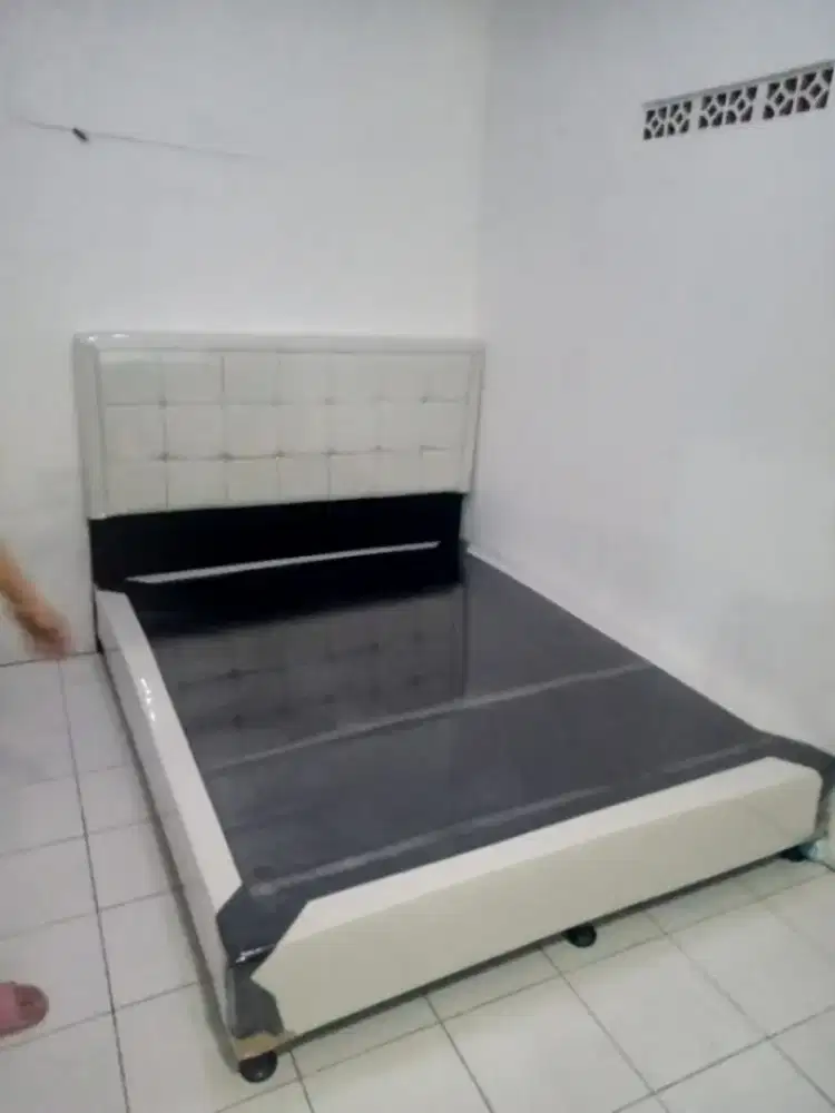 Dipan Divan / Risbang Sandaran Modern