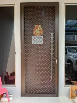 Terima pemasangan pintu expanda dan kawat nyamuk magnet