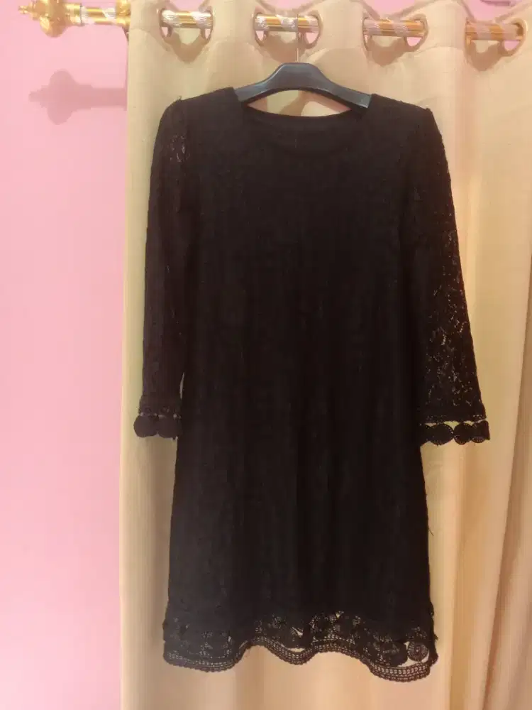 Dress brukat hitam pekat