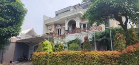 Di Jual  Rumah Mewah 3 Lantai