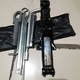 Dongkrak Mobil Terios dan Rush